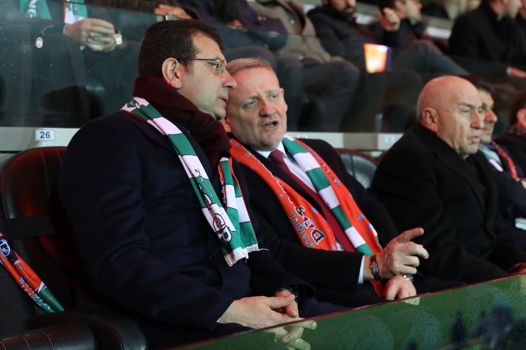 BAŞKAN İMAMOĞLU, BAŞAKŞEHİR MAÇINI TRİBÜNDEN İZLEDİ