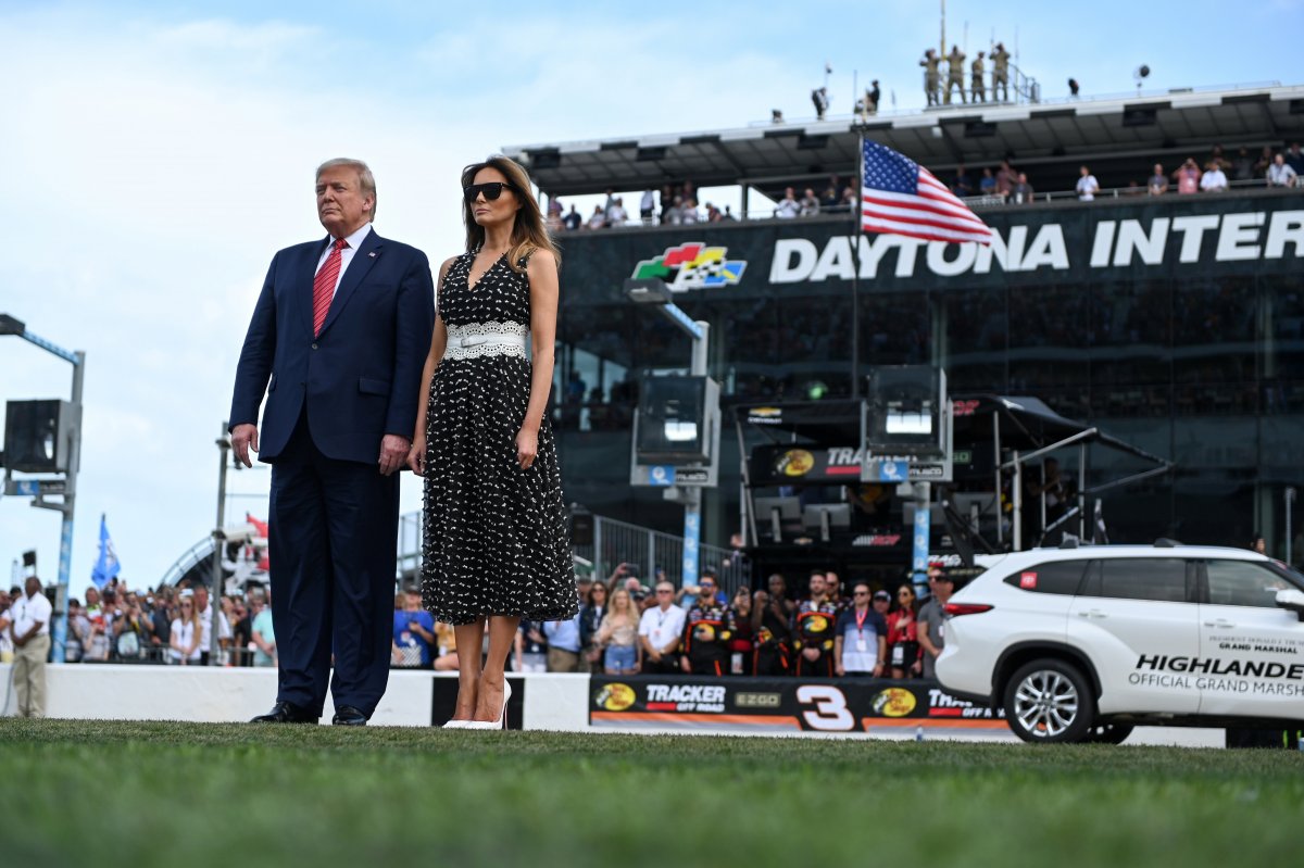 ABD Başkanı Trump Daytona 500 yarışlarının startını verdi