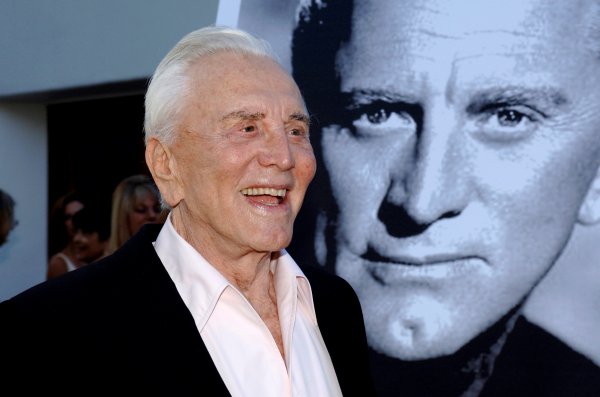 ABD'li ünlü oyuncu Kirk Douglas hayatını kaybetti