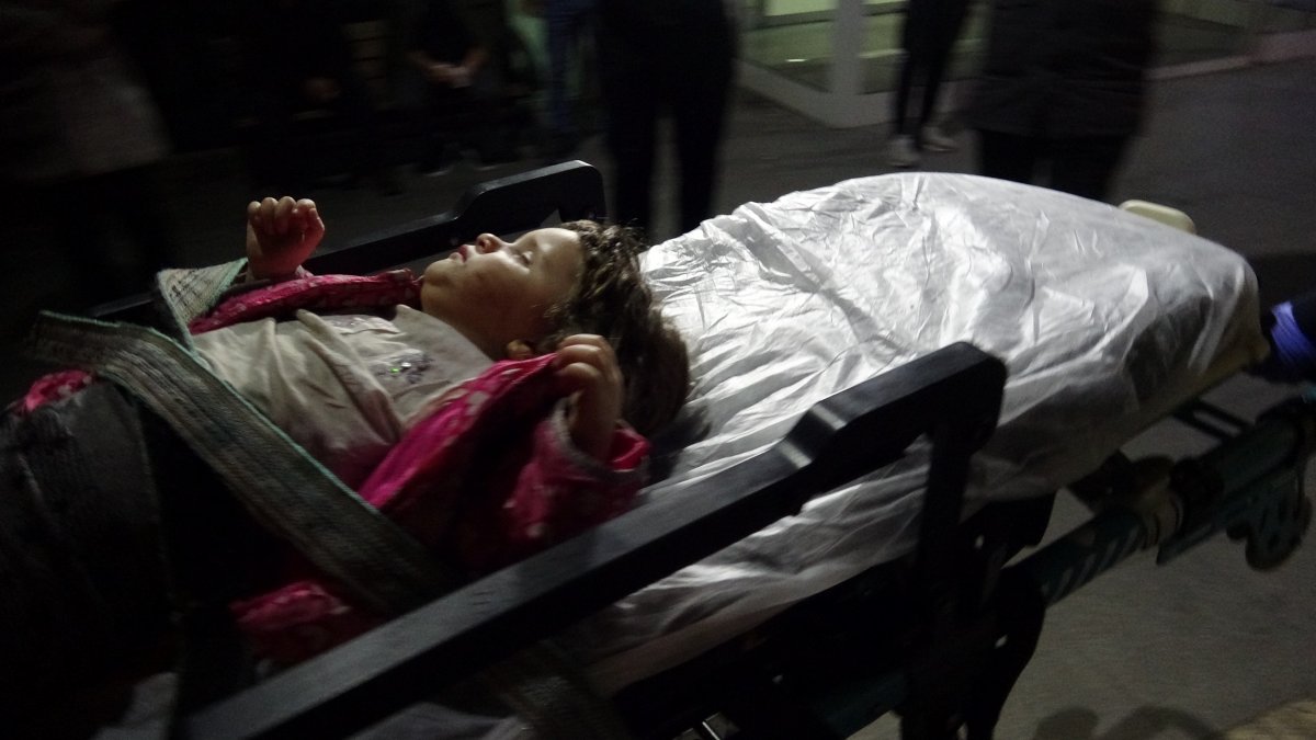 Anne ve 5 çocuğu sobadan sızan gazdan zehirlendi