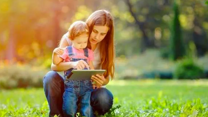AYM’den flaş karar! Artık boşanan anne çocuğuna soyadını verebilecek