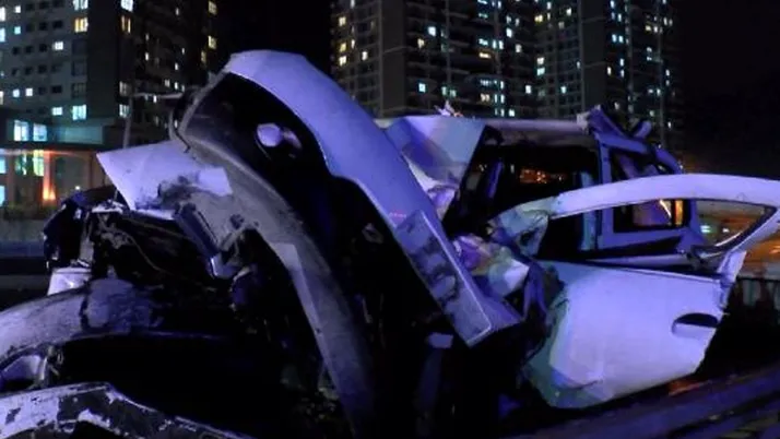 Başakşehir’de iki otomobil çarpıştı: 8 yaralı