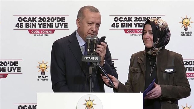 Başkan Erdoğan’dan canlı yayında AK Parti üyelerine sürpriz telefon