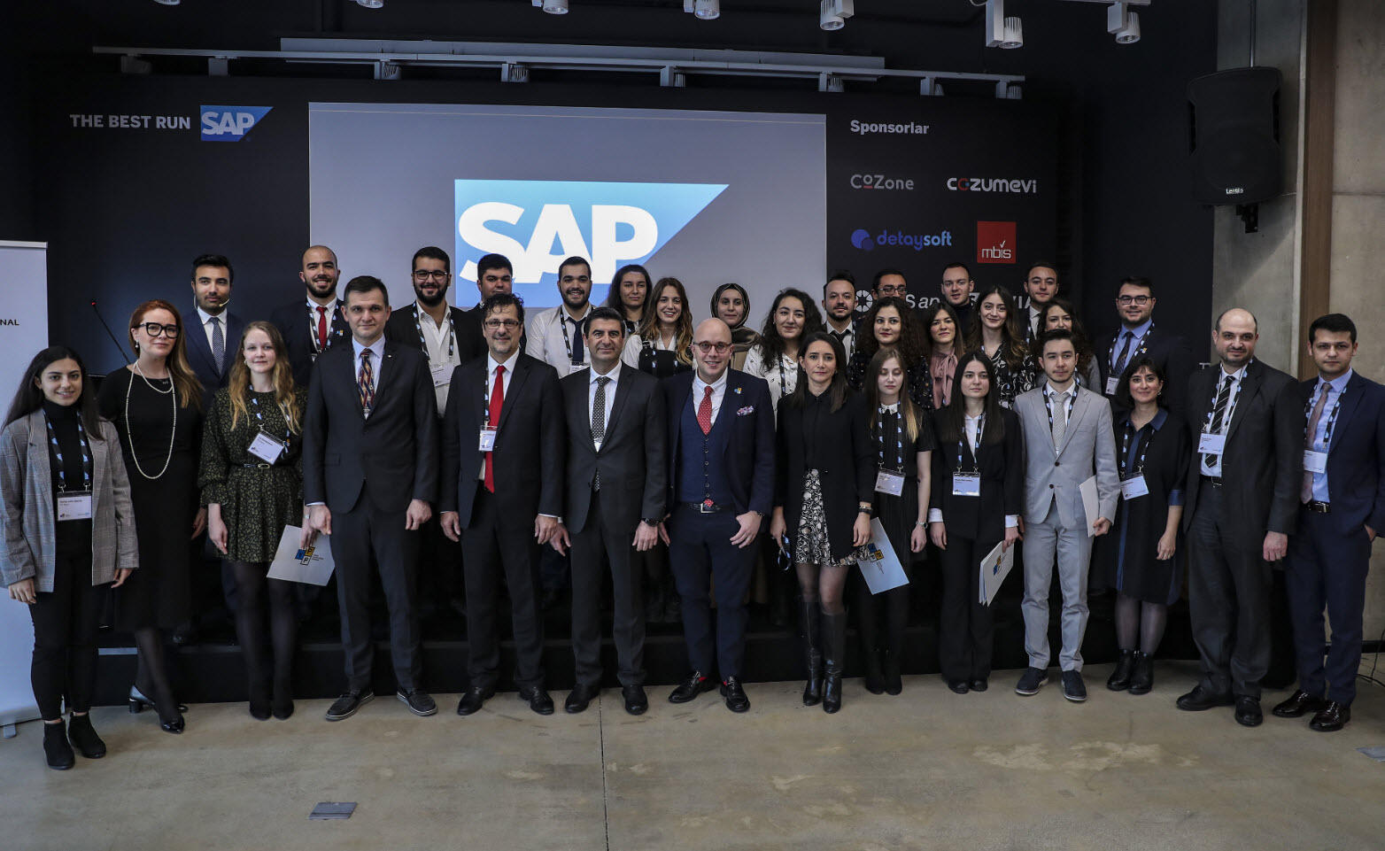 Büyük veri konusunda eğitim alan profesyoneller sertifikalarını aldı