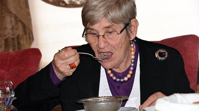 Canan Karatay’ın da tavsiye ettiği ‘tirşik çorbası‘ 5 bin kişiye dağıtıldı