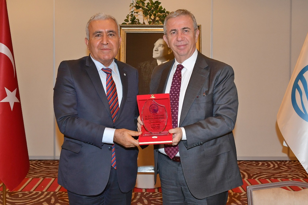 Görev süresi dolan Prof. Dr. Cumali Kınacı ASKİ’YE veda etti