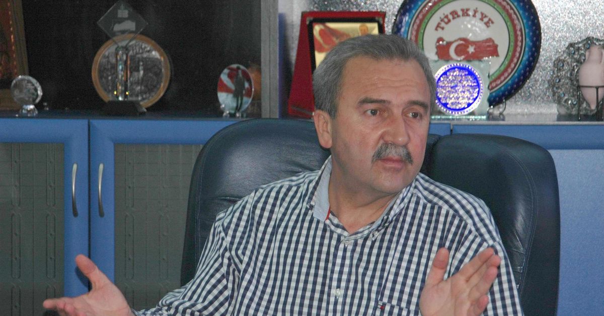 Eski belediye başkanı sahte kimlikle yakalandı