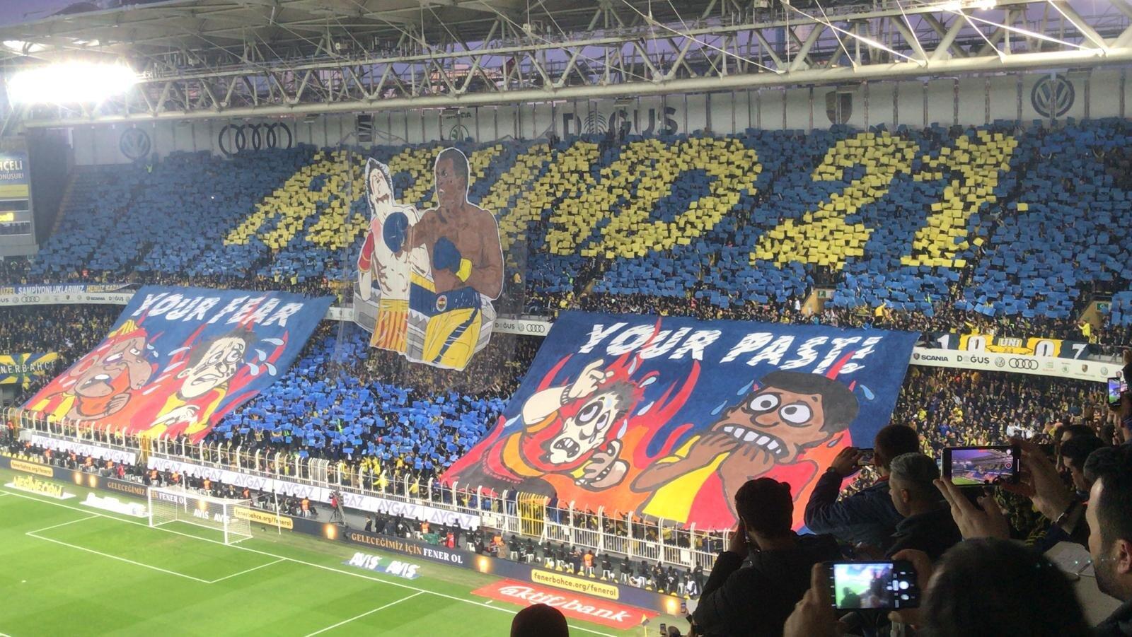 Fenerbahçe – Galatasaray derbisinde dikkat çeken koreografi