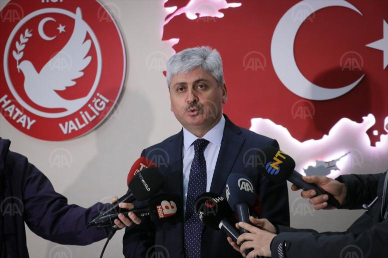 Karar yazarı Oğur: şimşekleri üzerine çeken Hatay Valisi istifa edecek mi?