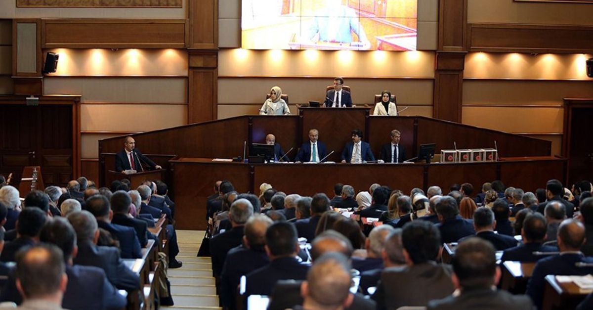 İBB Meclisi’nde ‘küfür’ gerginliği