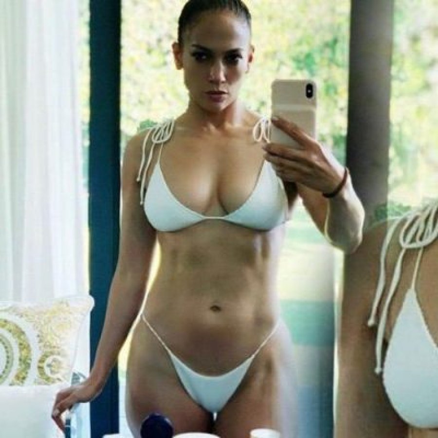 Jennifer Lopez’den kas şov