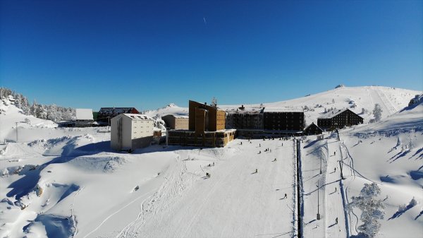 Kartalkaya’da kar kalınlığı 2 metreyi aştı