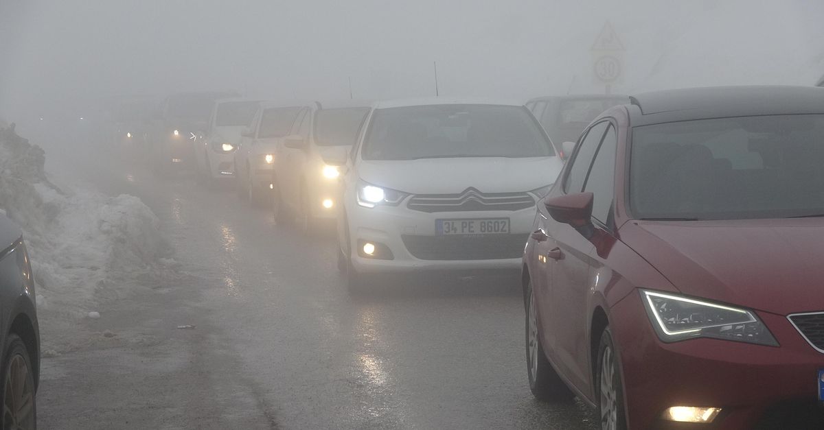 Kartepe yolunda 3 kilometrelik araç kuyruğu