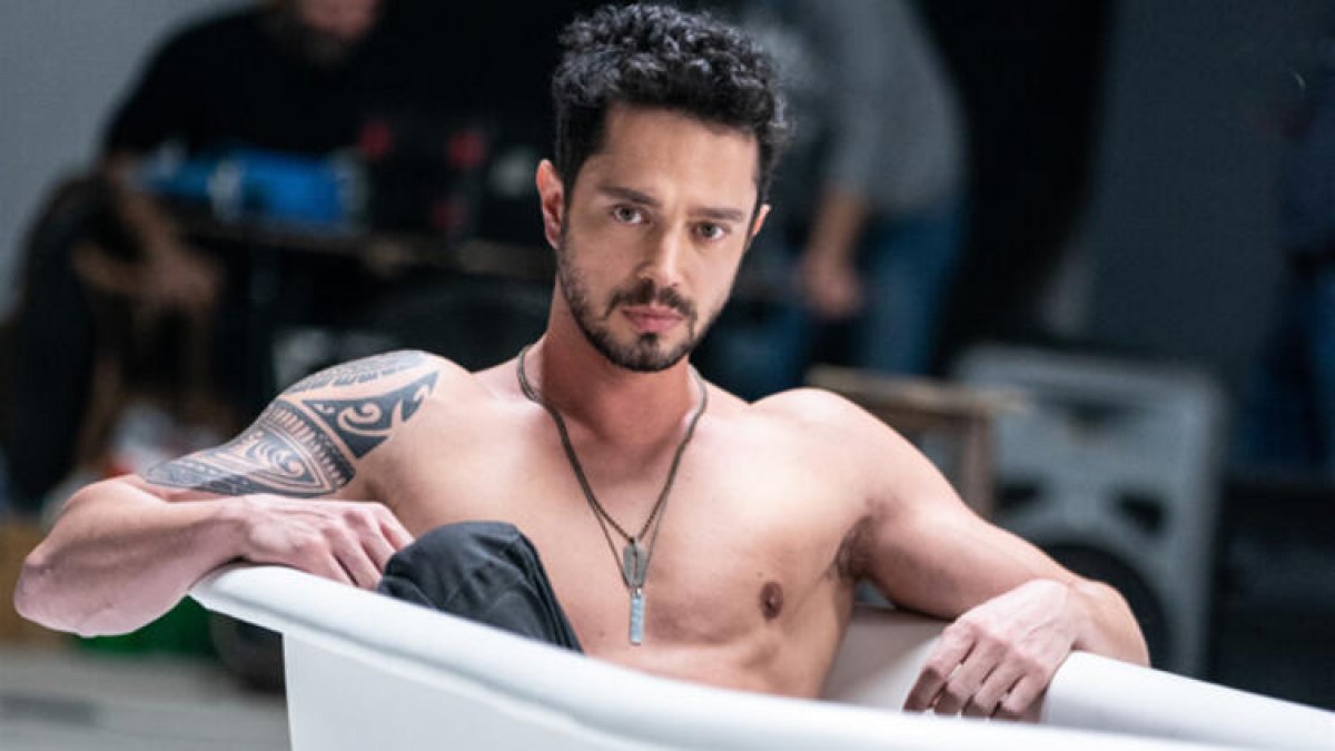 Murat Boz, küvete girdi