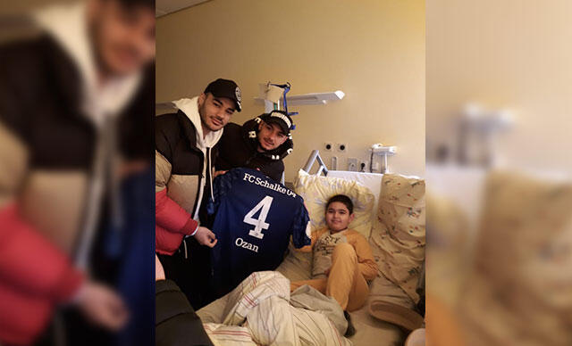Ozan Kabak ve Ahmed Kutucu’dan lösemi hastası Alperen’e moral ziyareti