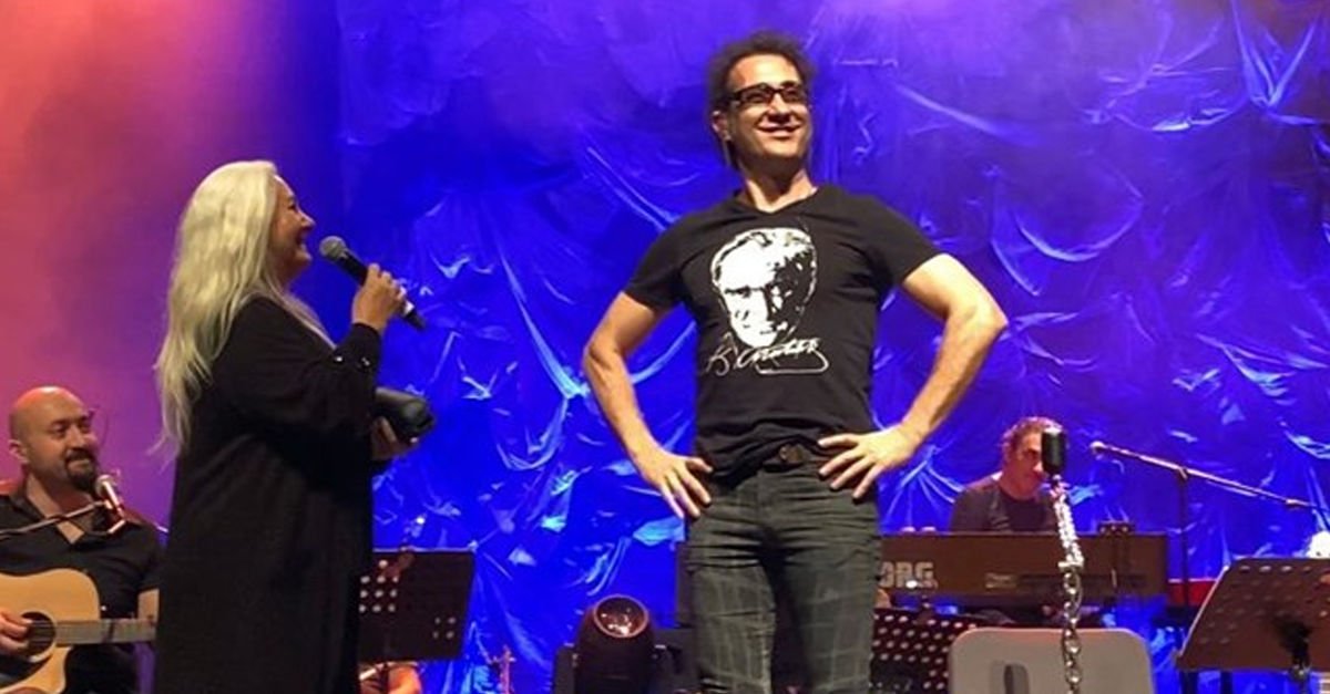 Sahnede duygu dolu anlar yaşandı