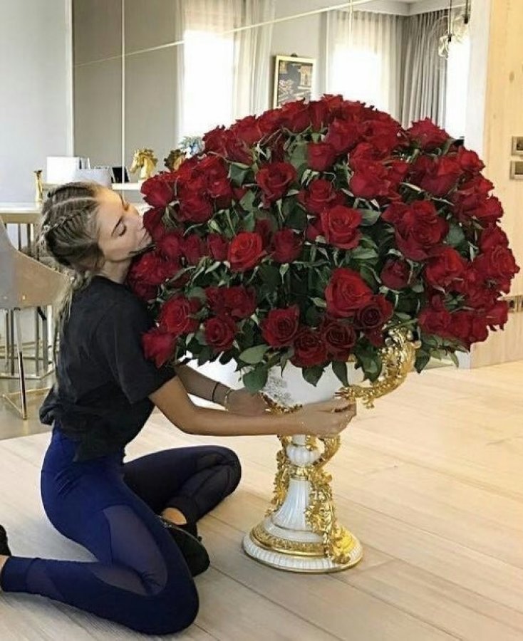 Şeyma Subaşı’nın Sevgililer Günü hediyesi