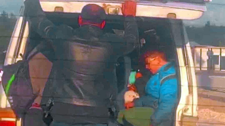 Skandal görüntü! Bagaj kapısı açıldı ve…