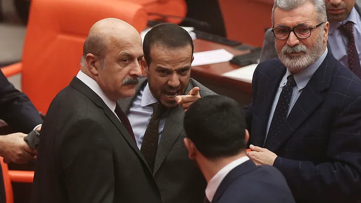 TBMM’de kavga! HDP’li Mensur Işık’a bir birleşim ceza verildi