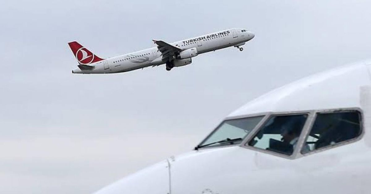 Uçak’ta kavga! İkisi de indirildi!