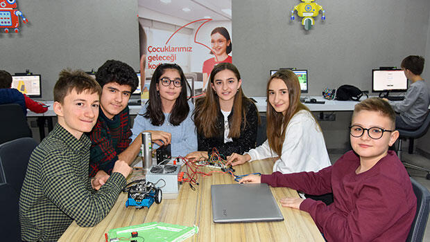 Yarını kodlayan” Denizlili öğrenciler, Alzheimer hastaları için akıllı kapı tasarladı