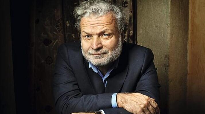 Yazar baba küçük kızına dünyayı anlatıyor