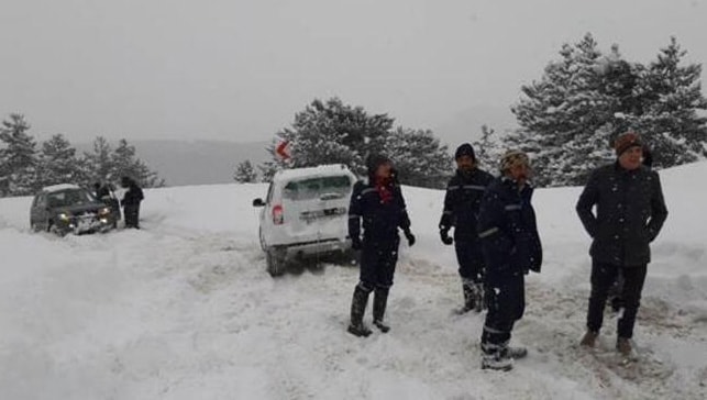 Yoğun kar yağışı nedeniyle Abant’a ulaşım sağlanamıyor