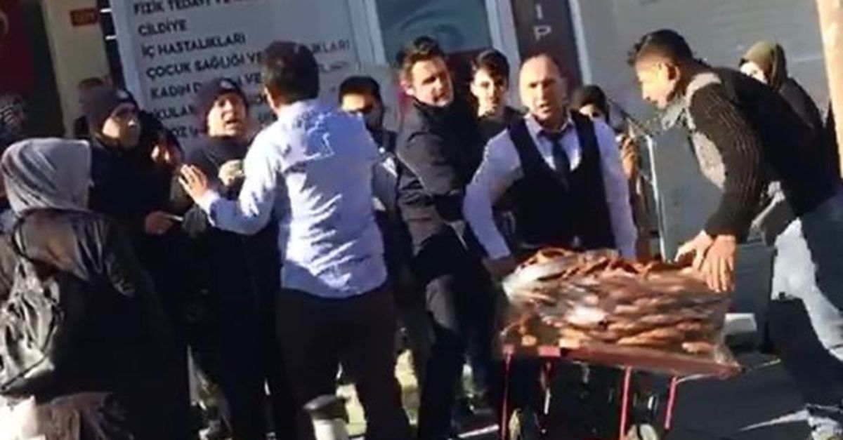 Zabıtaya kızdı, bakın ne yaptı!