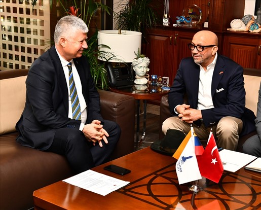 Venezüela Büyükelçi Reyes’ten büst ve etkinlik önerisi