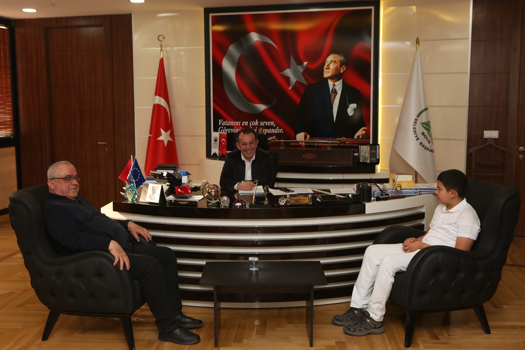 Başkan Özcan başarılı öğrencileri ödüllendirdi