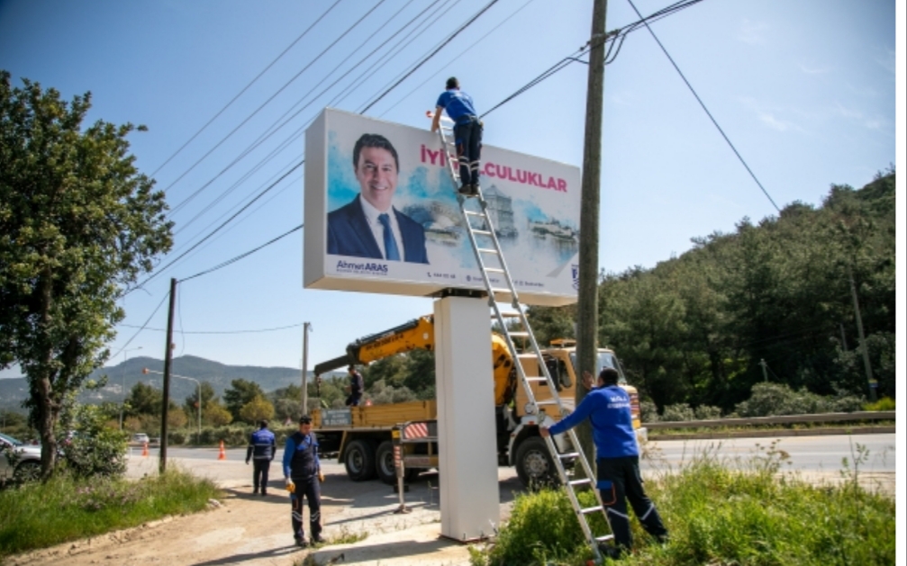 BAŞKAN ARAS, ‘BODRUM’A HOŞ GELDİNİZ’ YAZAN TOTEMİNİ KALDIRTTI