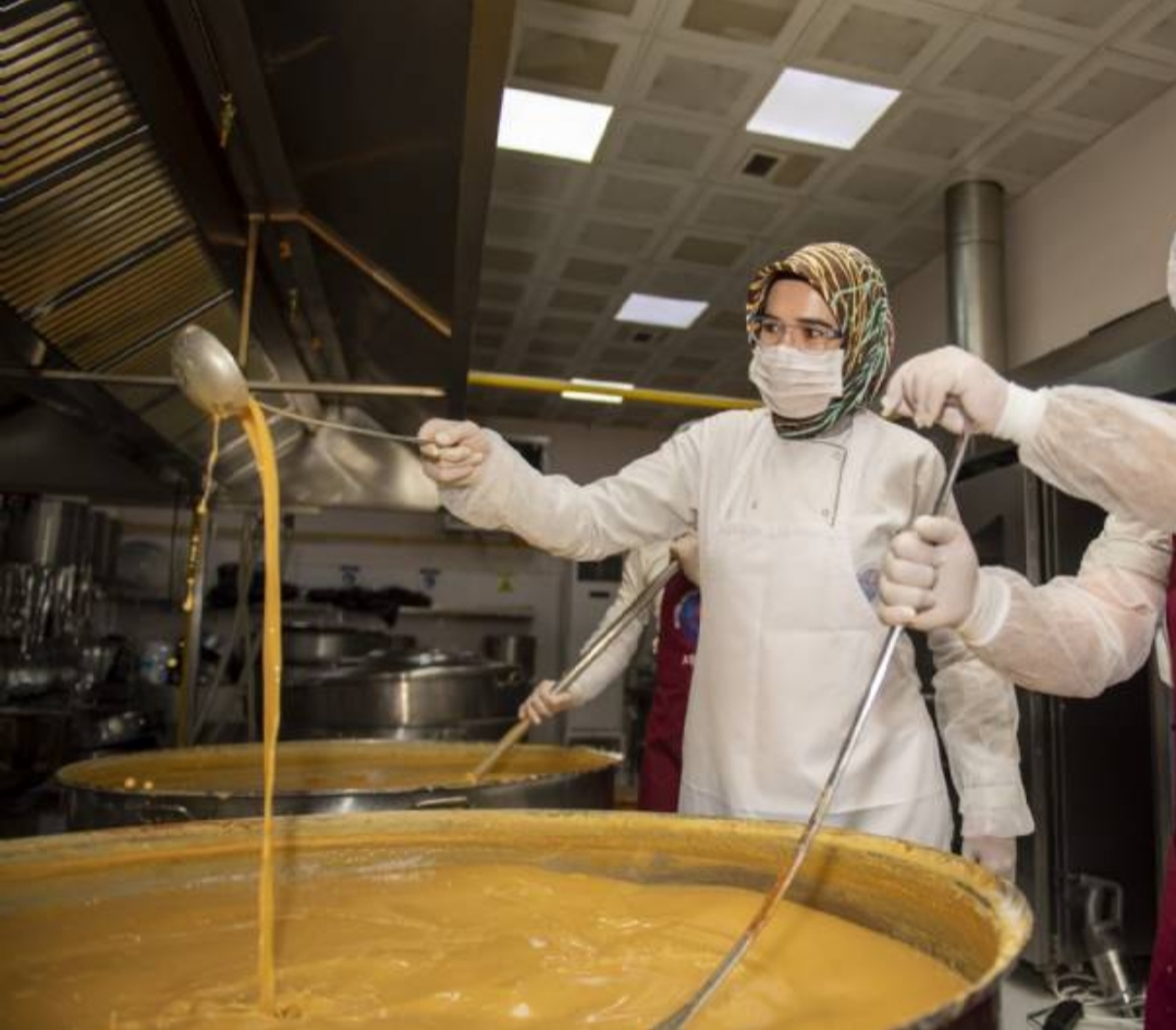 “Bizimkisi Bir Aş Hikayesi”