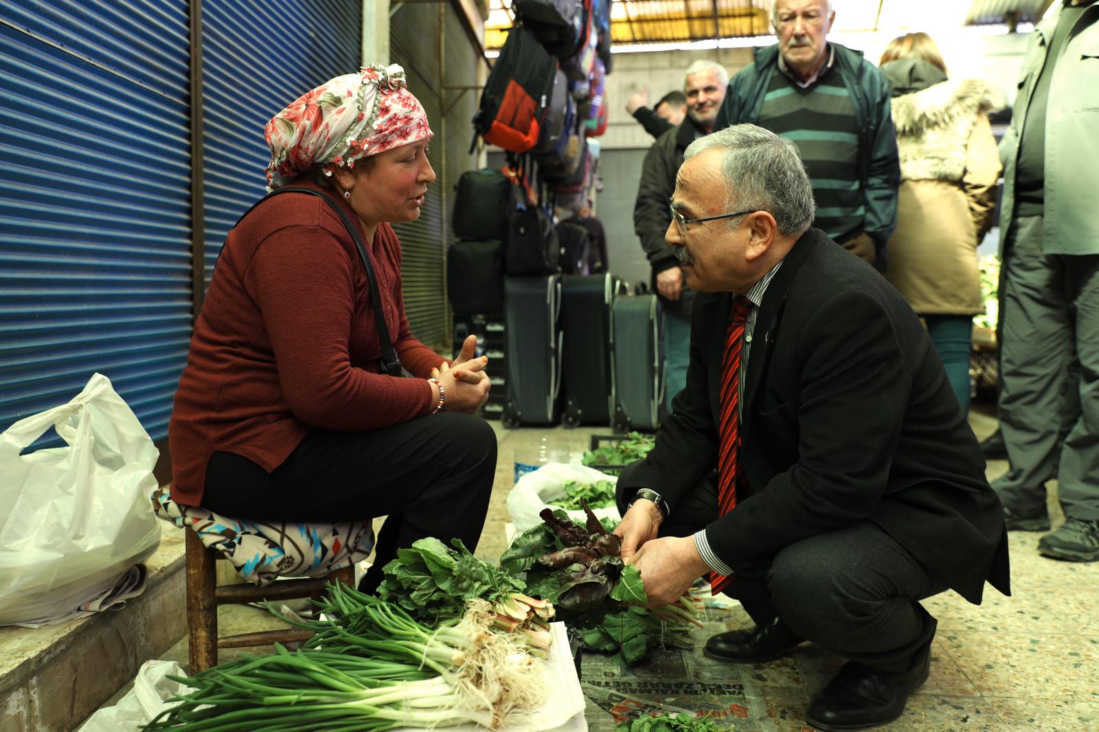 BAŞKAN GÜLER, ÇARŞAMBA PAZARI’NDA