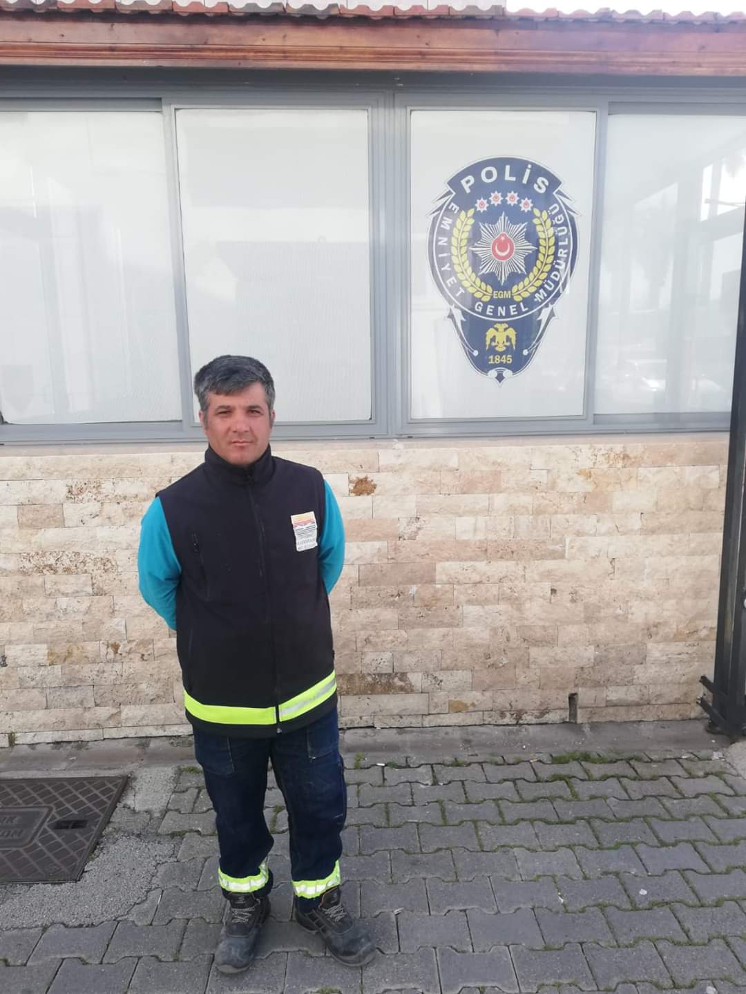 Marmaris Belediyesi’nde Temizlik görevlisi yerde bulduğu parayı polise teslim etti.