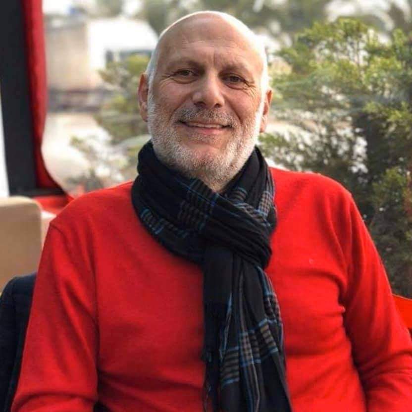 Deneyimli siyasetçi Ekşi dünyaya kafa tuttu!