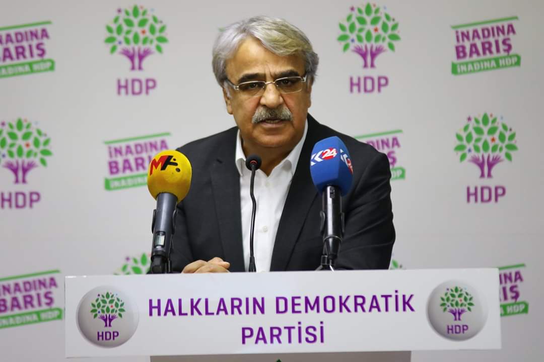 Koronavirüs gölgesinde HDP’li dört belediyeye kayyum atandı, belediye başkanları gözaltına alındı!