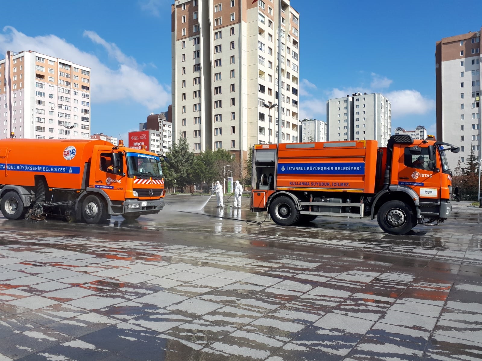 İBB BAŞKANI İMAMOĞLU İSTANBUL’U PIRIL PIRIL MEYDANLARDA KORONAVİRÜS TEMİZLİĞİ BAŞLATTI