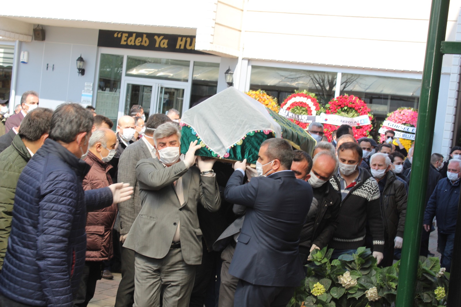 Kılıçdaroğlu’nun kız kardeşi Fikriye Dalgıç Sarıgazi Cemevinde son yolculuğuna uğurlandı