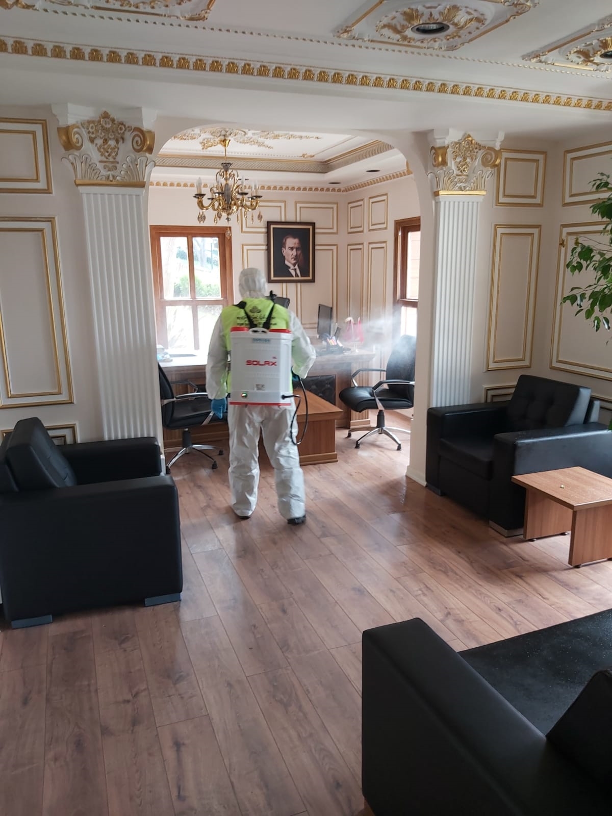 İSTANBUL’UN YEŞİL ALANLARI DEZENFEKTE EDİLİYOR