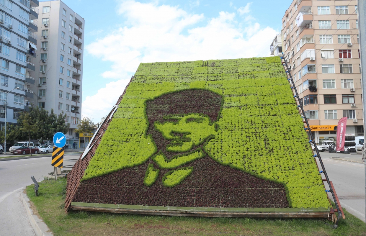 Adana Büyükşehir Belediyesi, Atatürk’ü Her Yere Nakşediyor