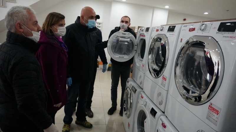 CHP’Lİ BAŞKANLAR HİZMET YARIŞINDA SAĞLIK ÇALIŞANLARINA ÜCRETSİZ ÇAMAŞIRHANE HİZMETİ