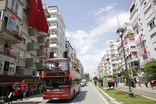 BÜYÜKŞEHİR BANDOSU 23 NİSAN’DA ANTALYALILARI COŞTURDU