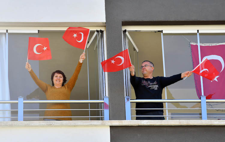 BAŞKENTLİ ÇOCUKLAR BAYRAM COŞKUSU YAŞASIN DİYE ARAÇLAR SÜSLENDİ
