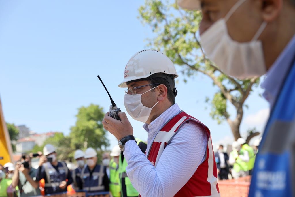 İMAMOĞLU’NDAN ÜSKÜDAR MÜJDESİ: “MEYDAN, DENİZLE BULUŞMAKTAN KURTULACAK”