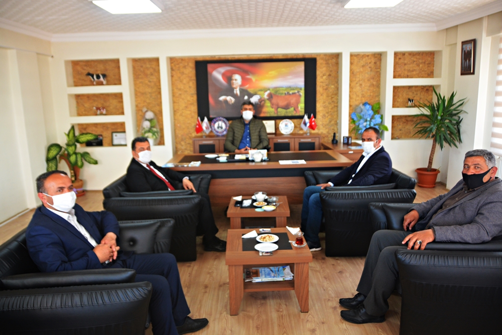 BAŞKAN DEMİR, ARDAHAN DAMIZLIK SIĞIR YETİŞTİRİCİLERİ BİRLİĞİNİ ZİYARET ETTİ