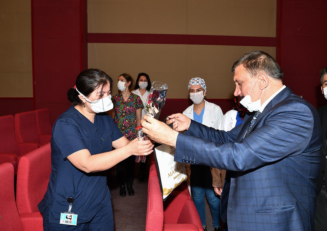 GÜRKAN: FEDAKÂRLIĞINIZ BİZLERİ DUYGULANDIRIYOR