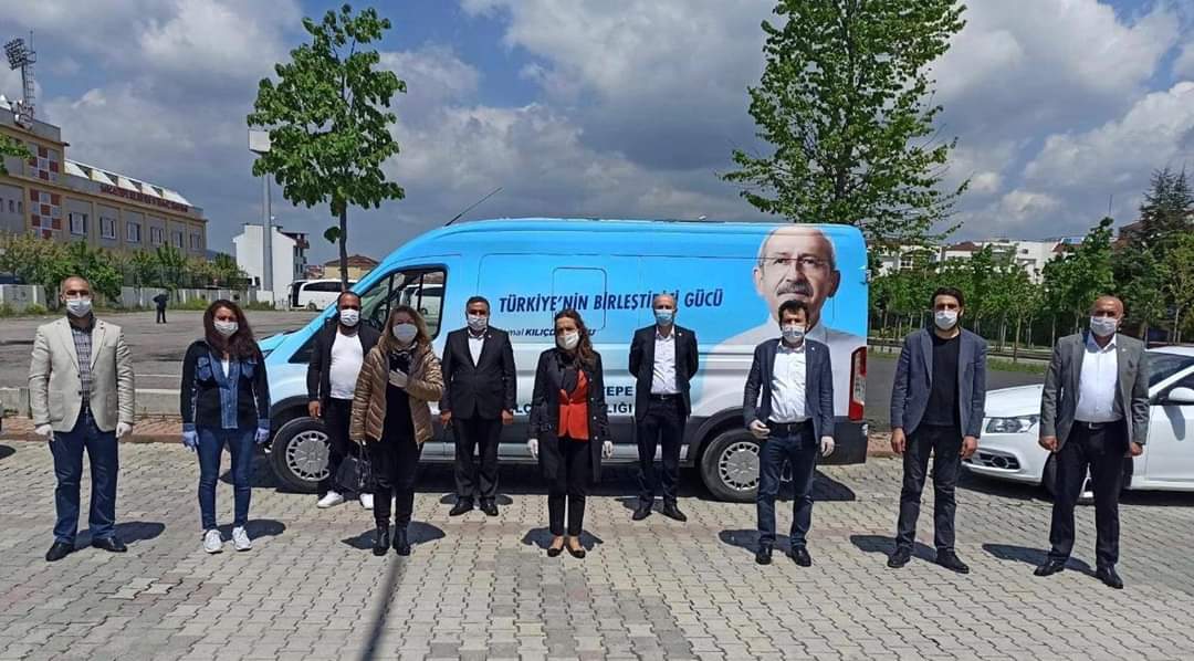 CHP’li Gamze Akkuş İlgezdi yoksul ailelere yardım eli uzattı