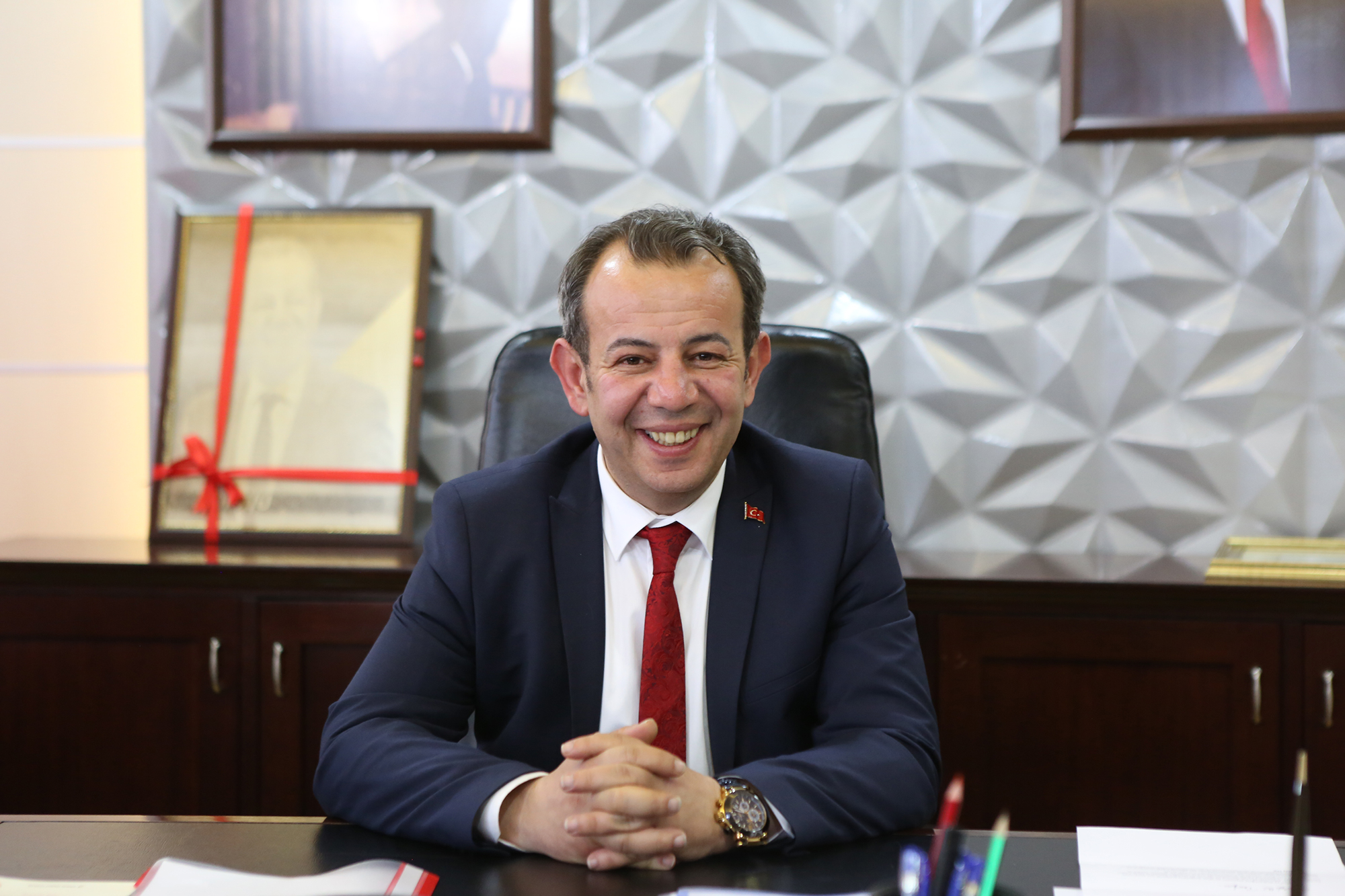 Tanju Özcan: “Kimsem Yok Demeyin, Biz Varız!”