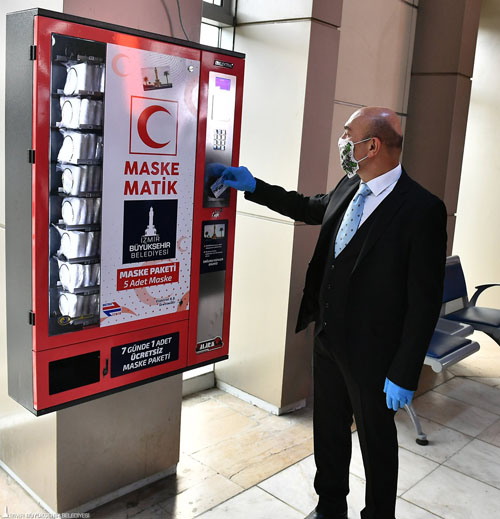 Maskematikler Karşıyaka ve Bostanlı İskeleleri ile tüm metro istasyonlarında…