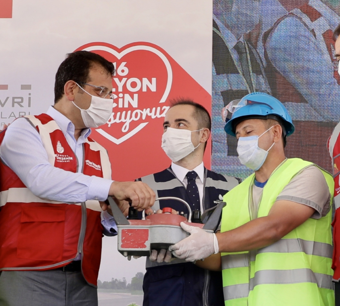 İMAMOĞLU TEMEL ATMA TÖRENİNDE KONUŞTU: “İSTANBUL’UN ÇILGIN PROJESİ DEPREMLE MÜCADELEDİR”